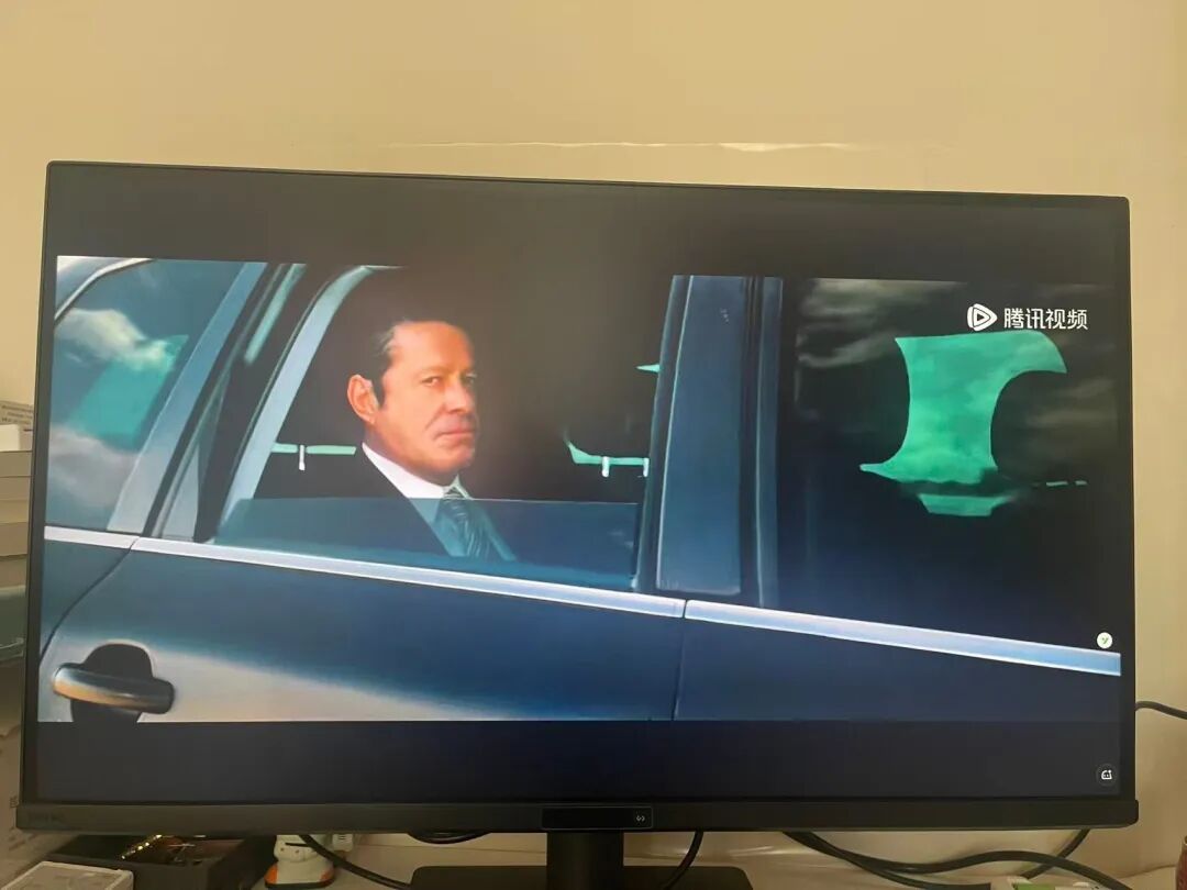 显示器播放视频画面