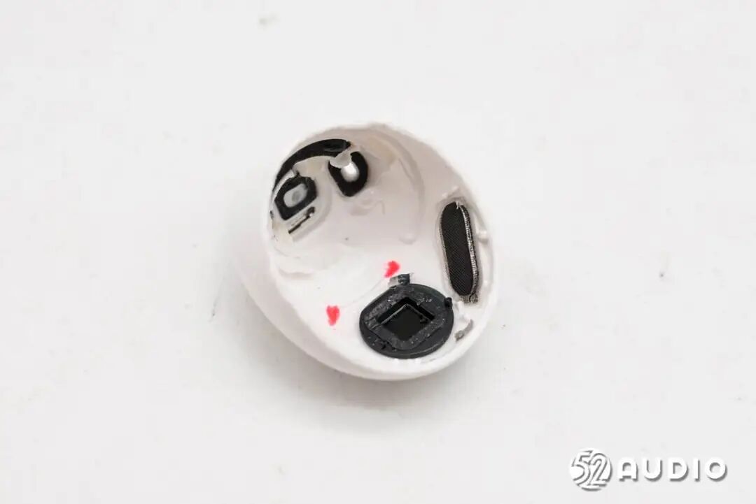 取出组件后的前腔底部