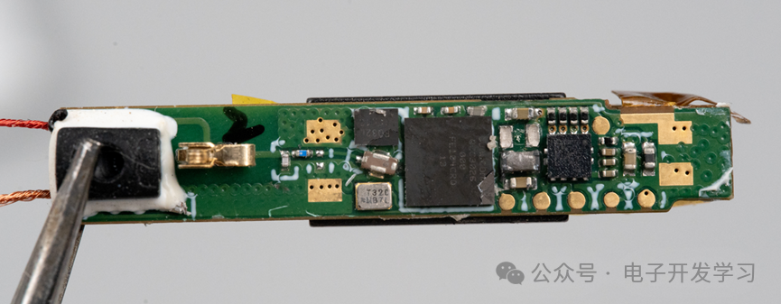 耳机内部微型电路板