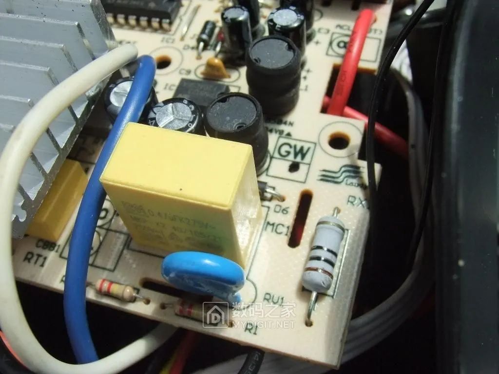 保险电阻、压敏电阻与安规电容