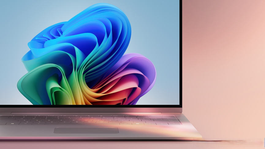 银灰色笔记本Windows 11宣传图