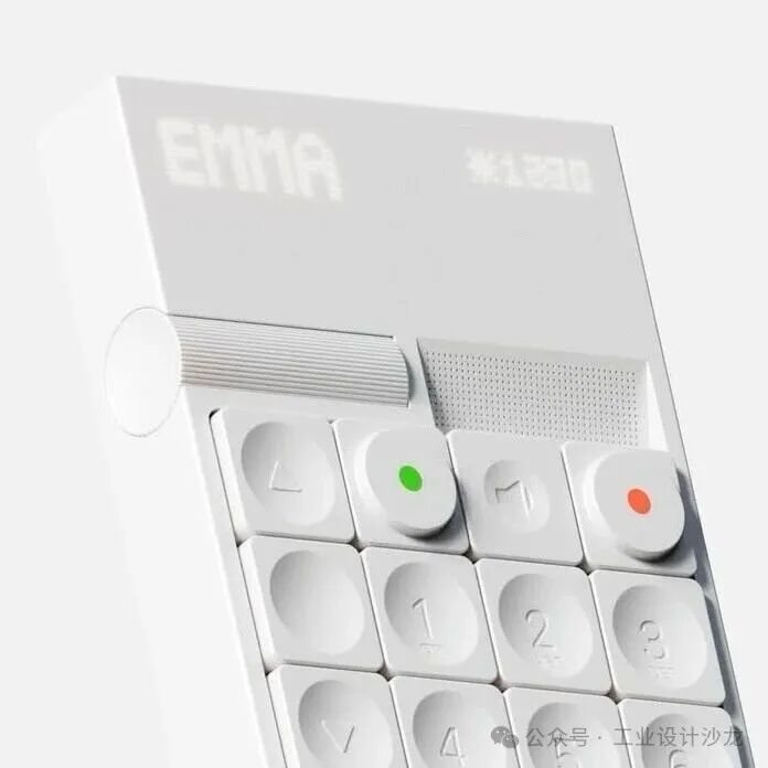 印有EMMA字样的便携式设备,带旋钮与数字按键