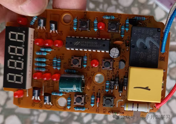 电饭煲内部橙色控制板