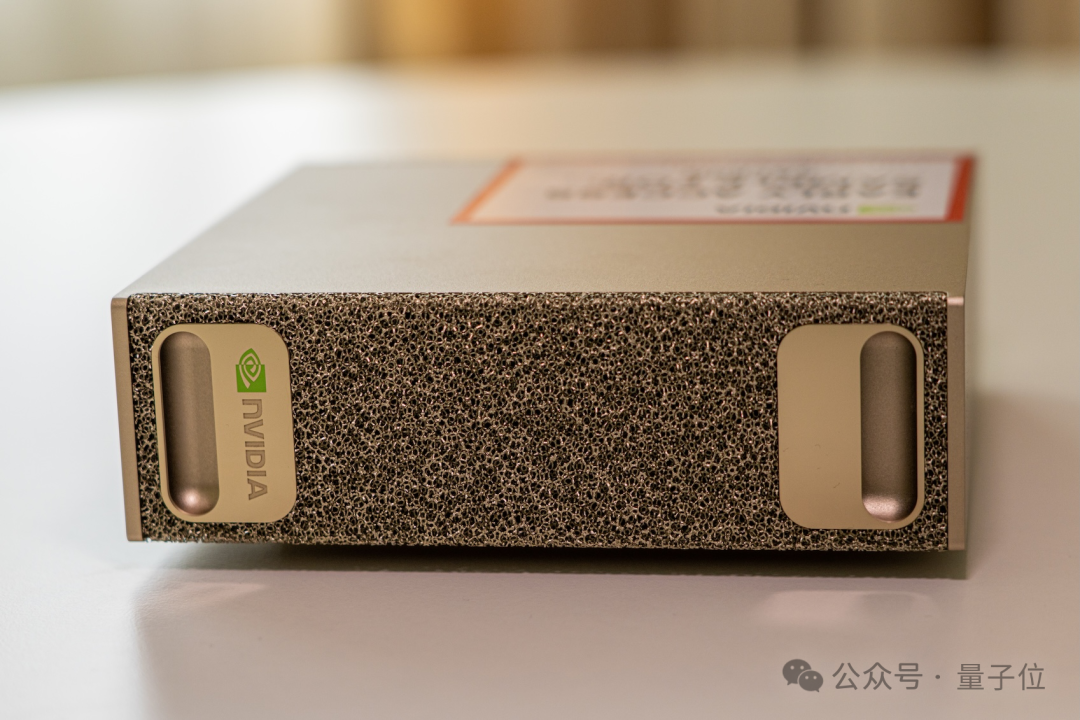 NVIDIA DGX 设备特写