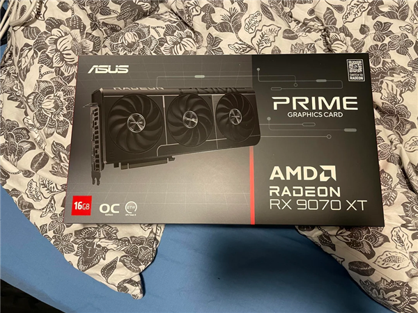 华硕Prime AMD Radeon RX 9070 XT包装盒