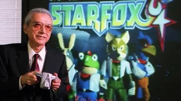 任天堂前社长山内溥手持游戏手柄