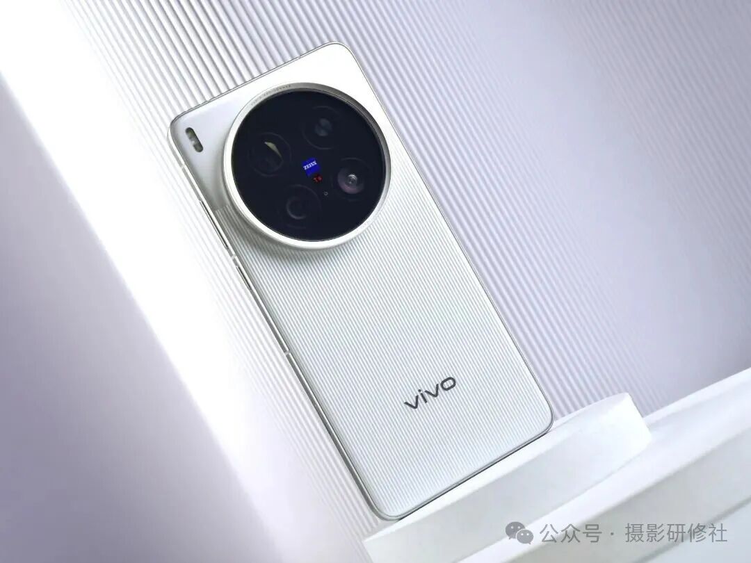 vivo手机蔡司镜头模组特写