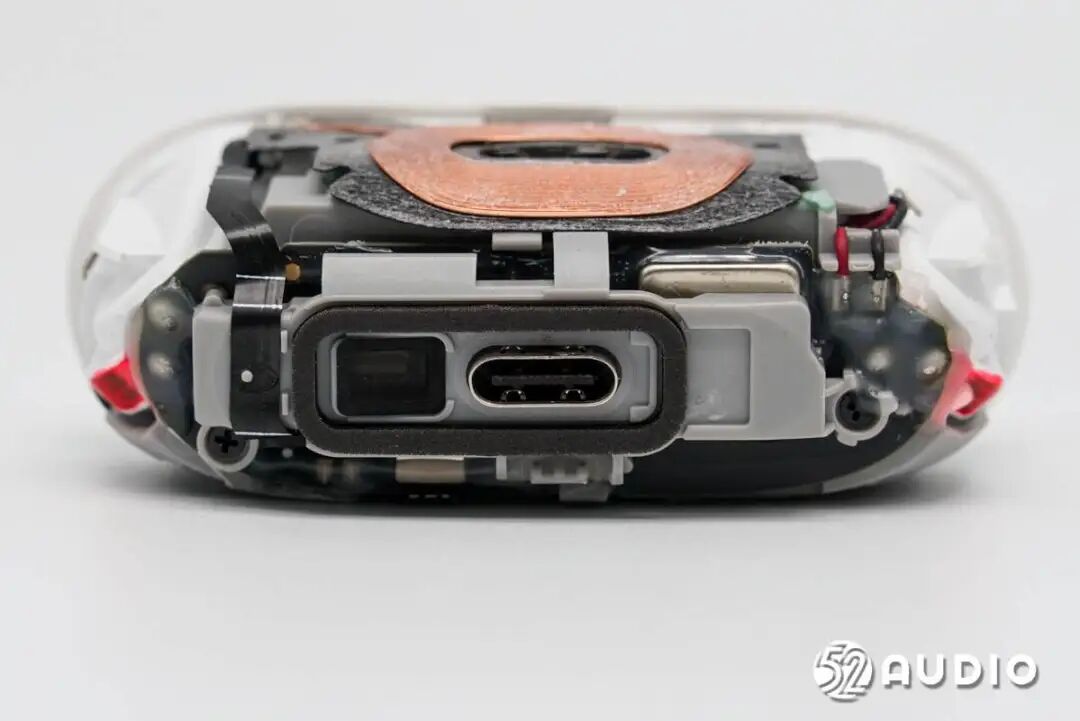 座舱底部扬声器位置