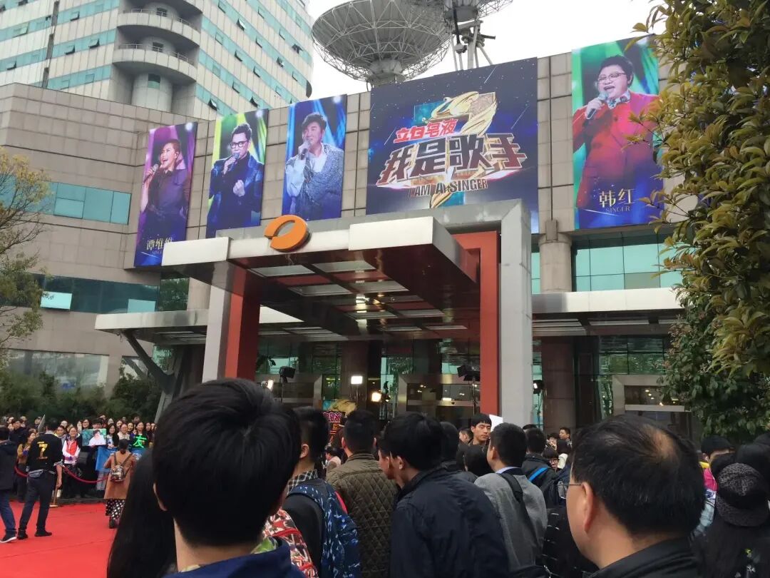 电视台工作场景示意