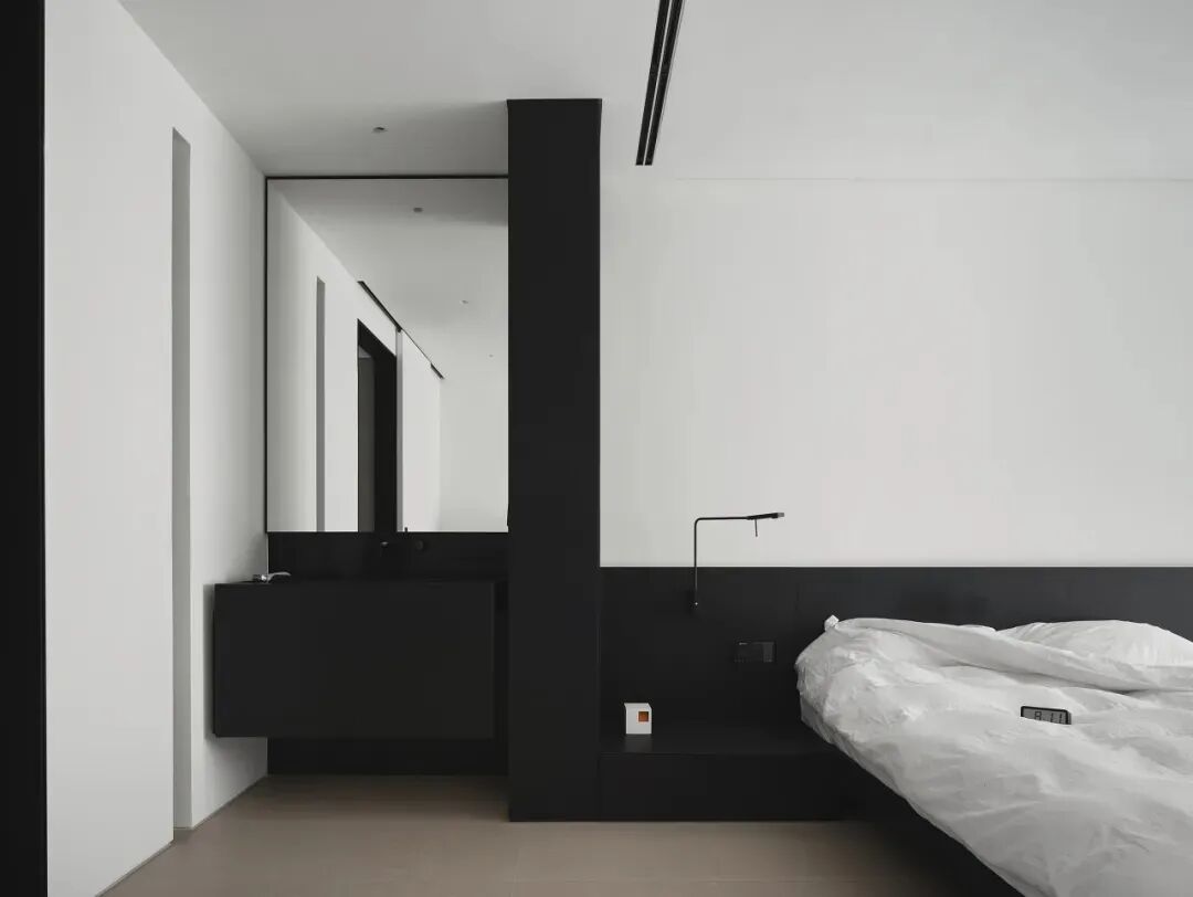 主卧与洗手干区一体空间