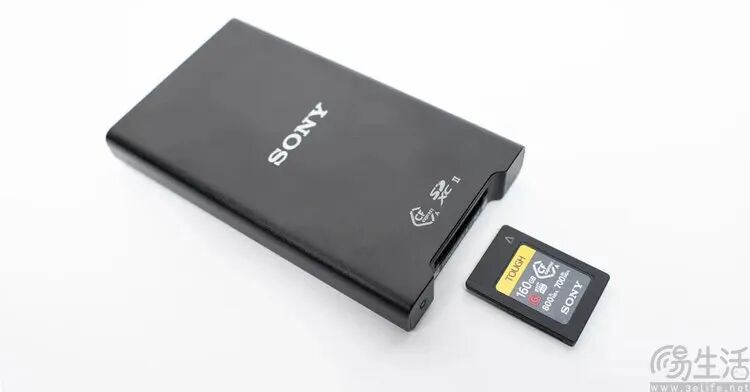 索尼高性能SD XC II存储卡和读卡器