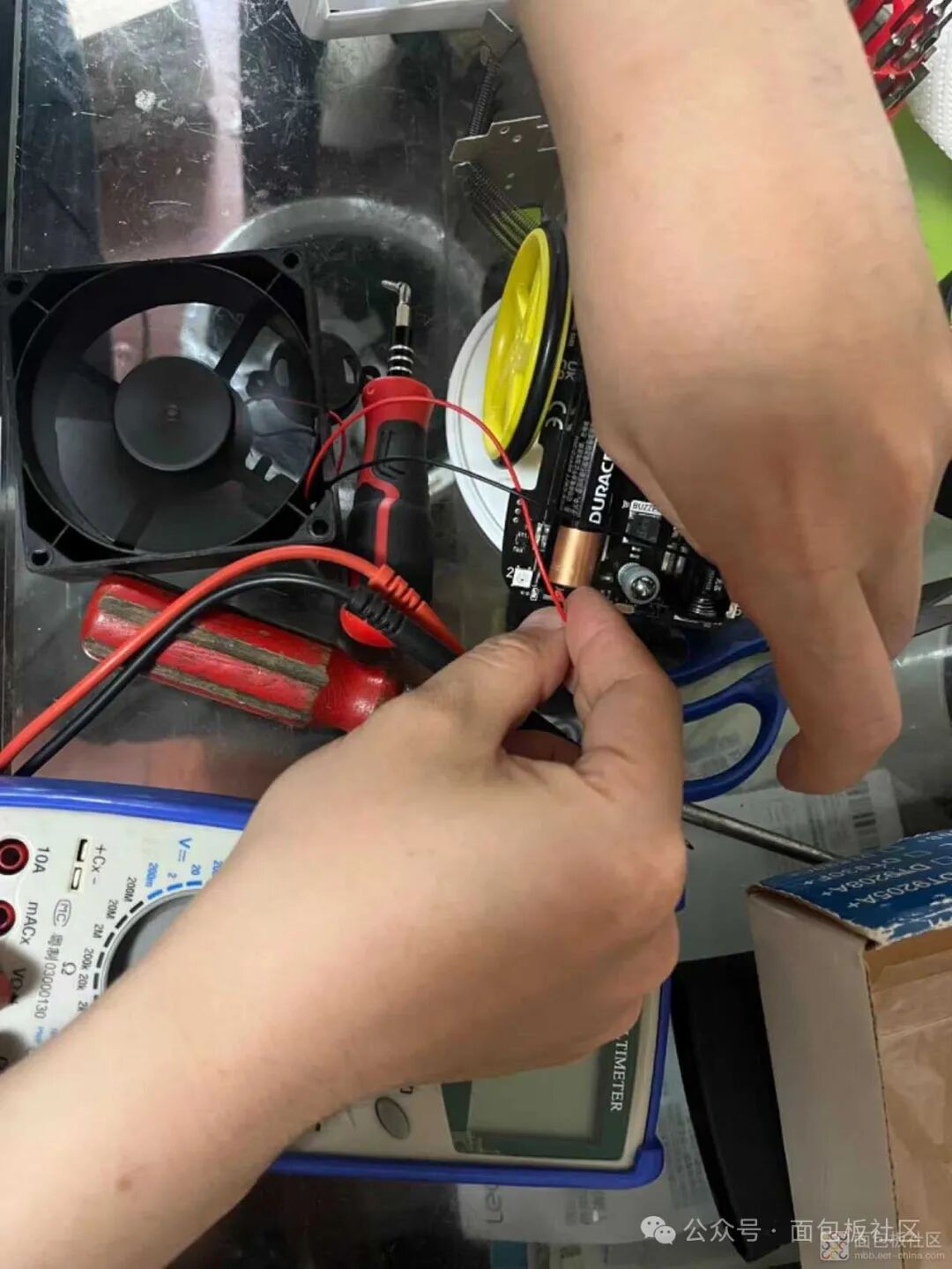 用外接电源测试风扇电机运转正常