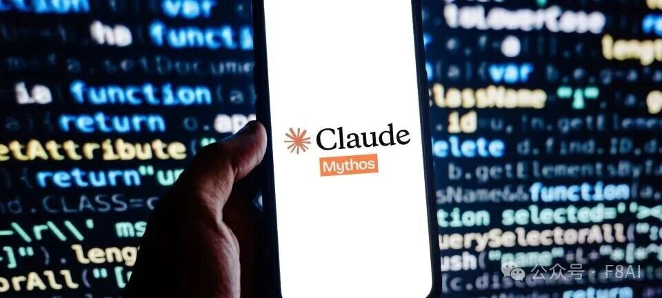 一只手握手机展示Claude与Mythos界面,背景为彩色代码字样