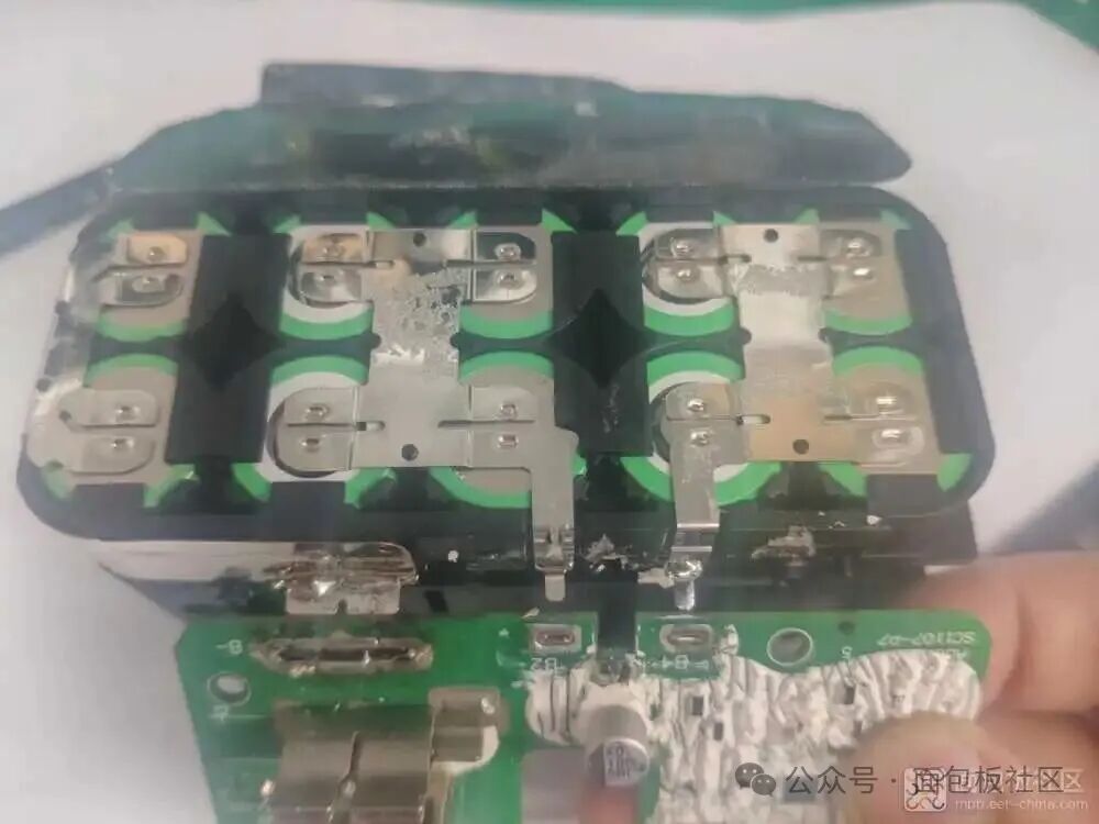 电池组与 BMS 板连接视图