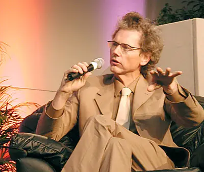 Sun联合创始人之一Bill Joy演讲照片