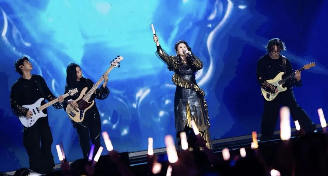 二游音乐会歌手舞台表演