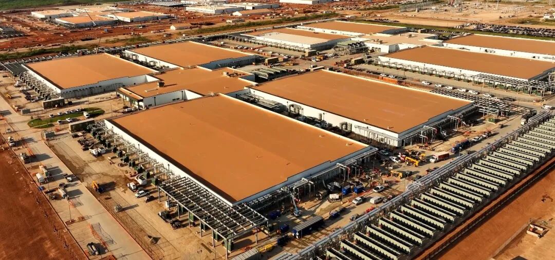 正在建设中的大型数据中心厂区