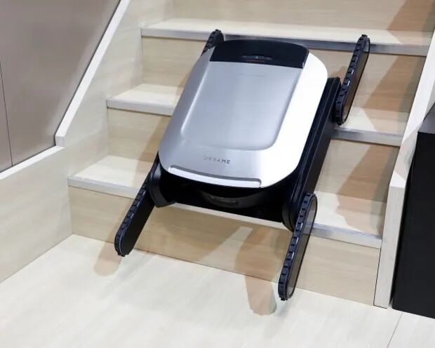 扫地机器人在楼梯上