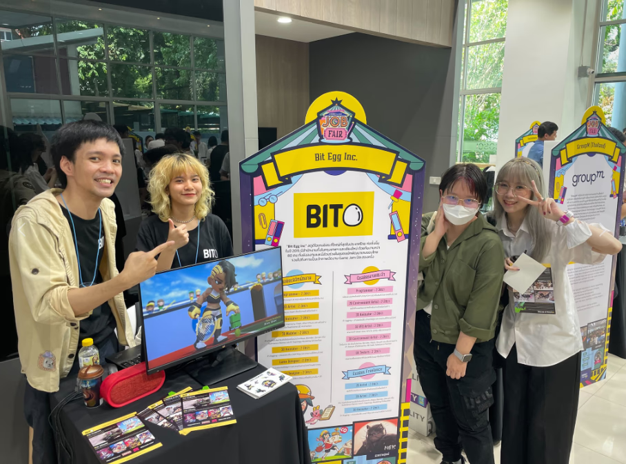 Bit Egg公司招聘展台，背景板有公司Logo