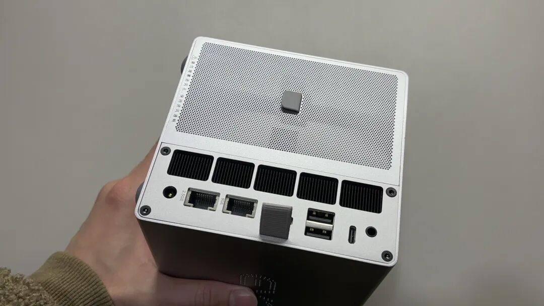 EVO2设备背面接口特写