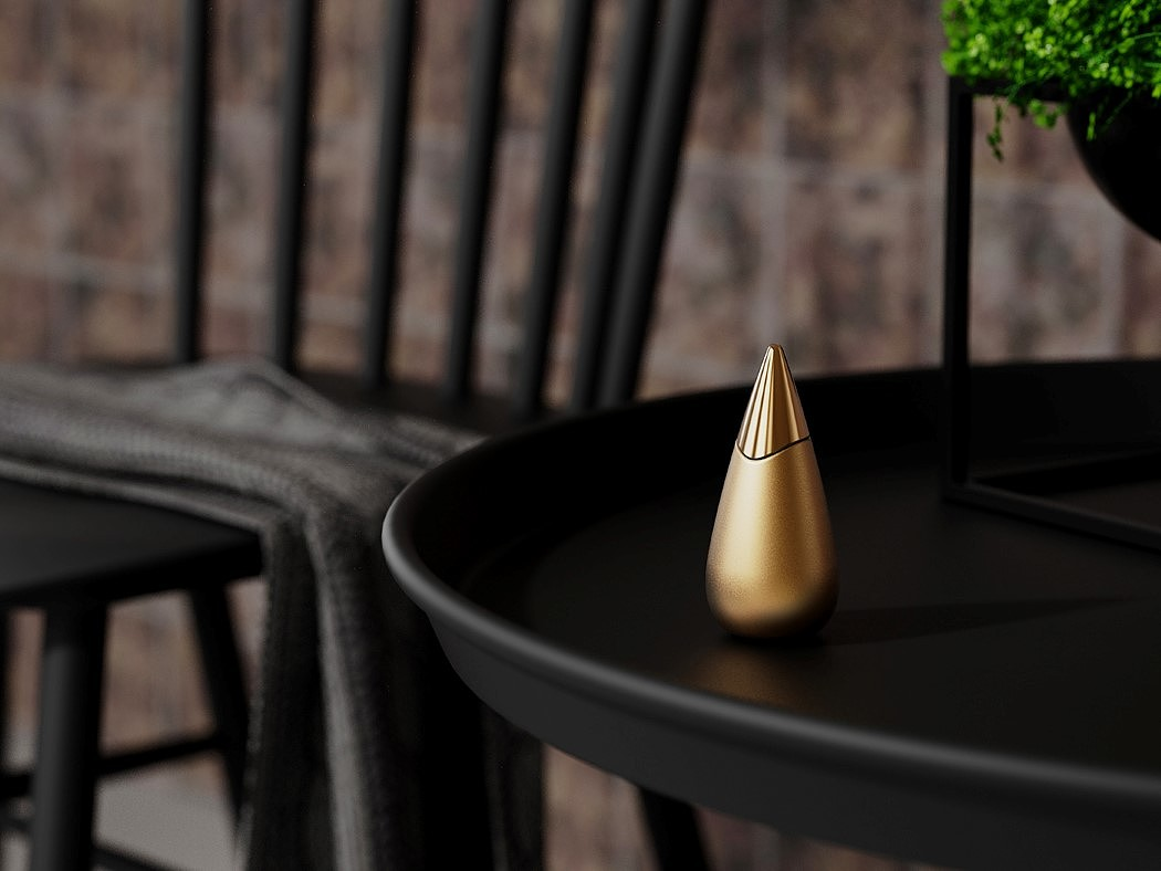 金色水滴状装饰品于暗调场景