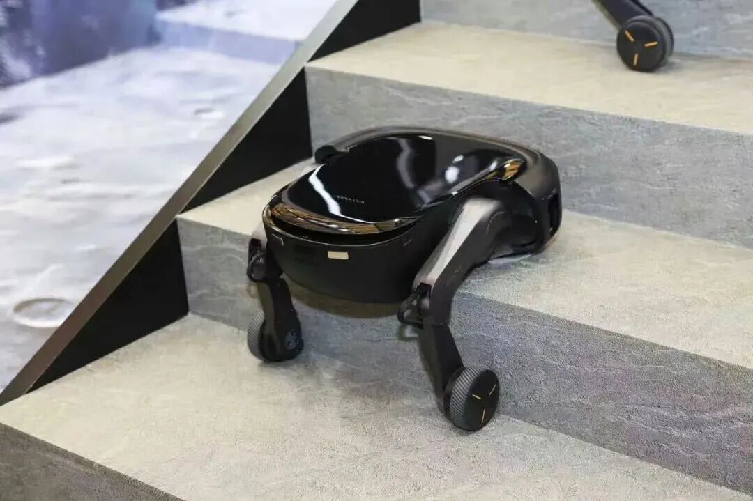 轮足扫地机器人