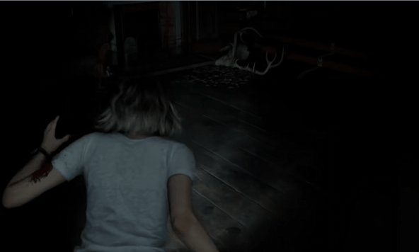 格蕾丝在黑暗中爬行，前方是EXIT门