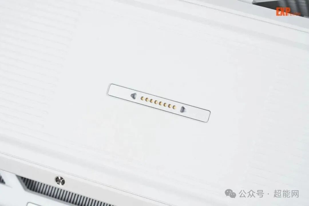 iGame LAB Vulcan Armor侧面指示灯区域特写