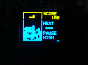 游戏界面显示SCORE 100