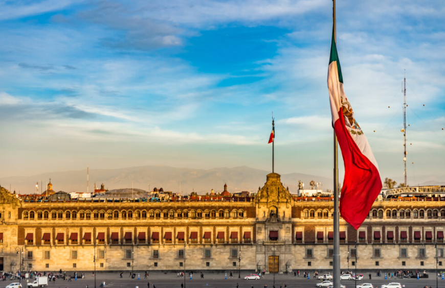 墨西哥政府建筑与国旗