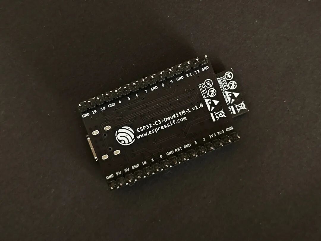 ESP32-C3-DevKitM-1开发板型号标识特写