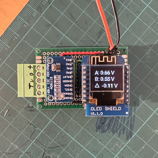 ADS1115 ADC模块与OLED显示屏电路板特写