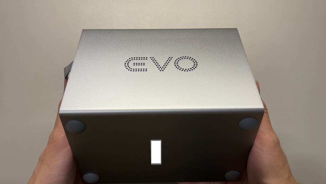 白色EVO字样包装盒