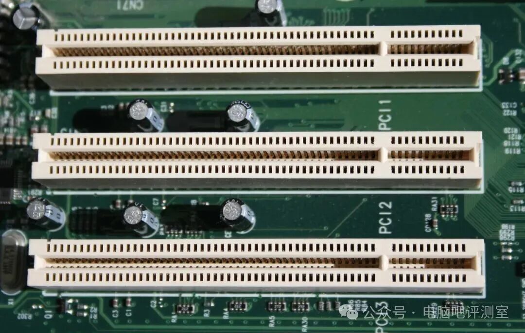 主板上的白色PCI插槽