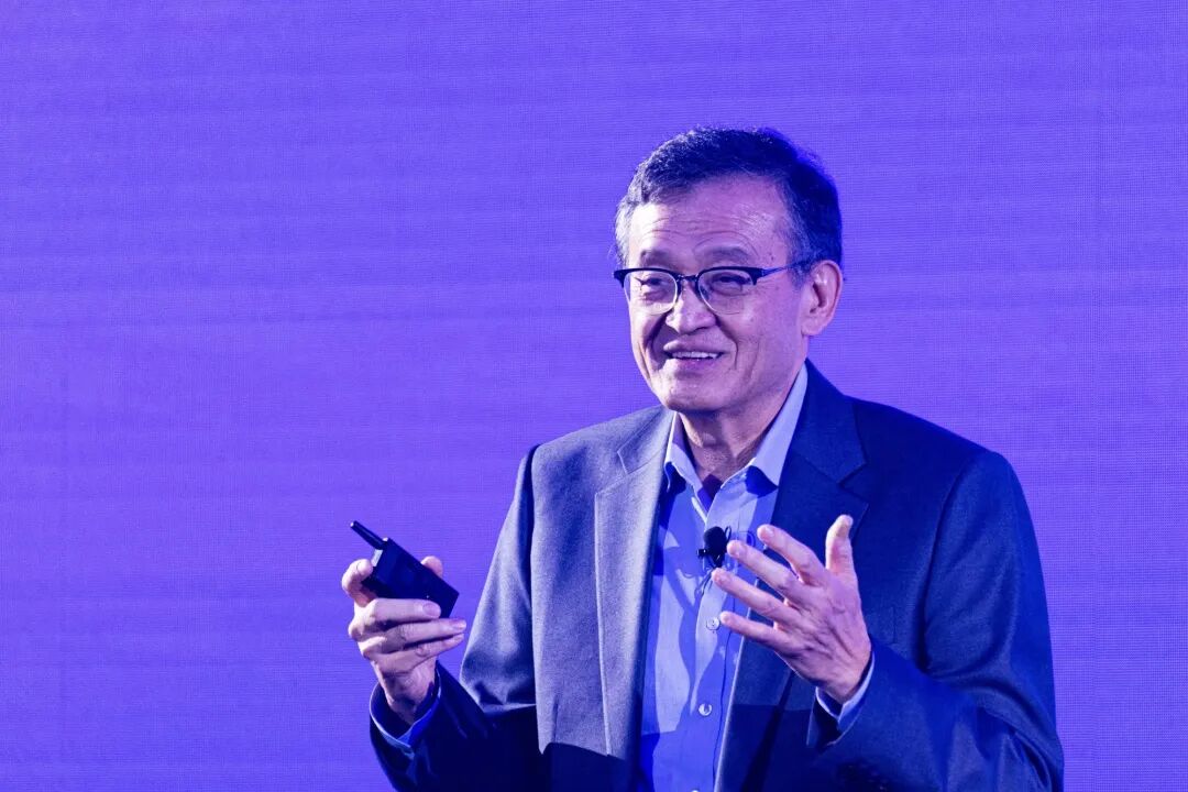 英特尔CEO陈立武演讲图片