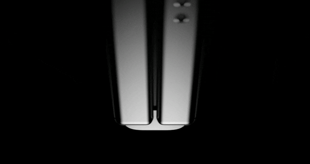 展示精密铰链结构的折叠屏设备特写图