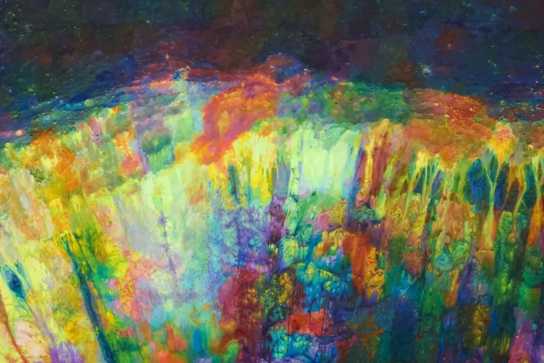 王郁洋作品《月20251028》：色彩斑斓的抽象画