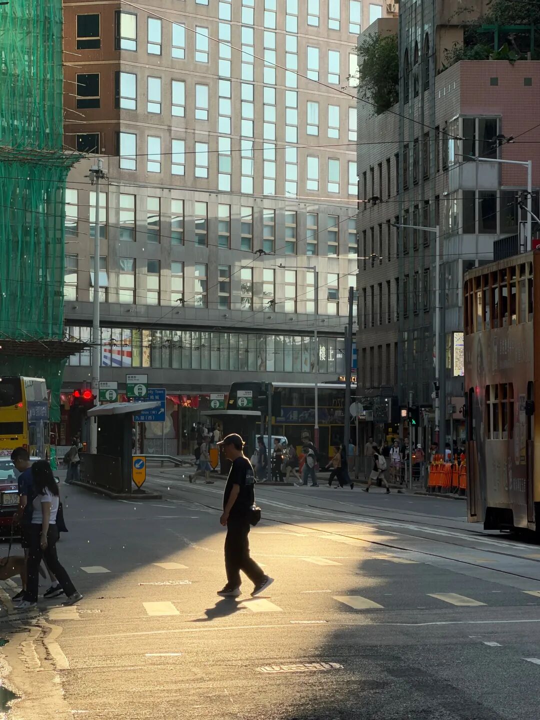 香港街头日落时分街景样张