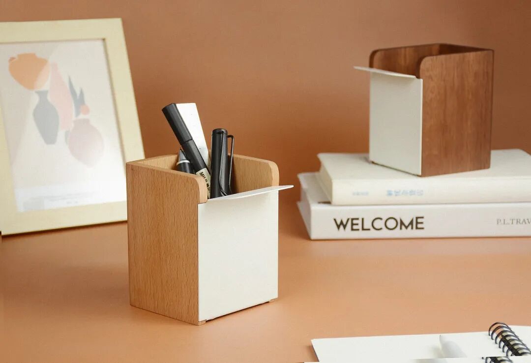 温馨办公桌面场景