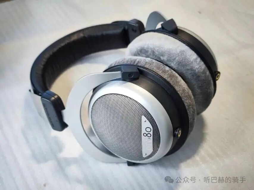 组装完成的DT880耳机本体