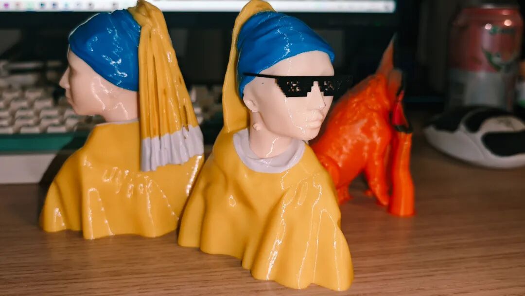 两个仿《戴珍珠耳环的少女》风格的3D打印头像雕塑