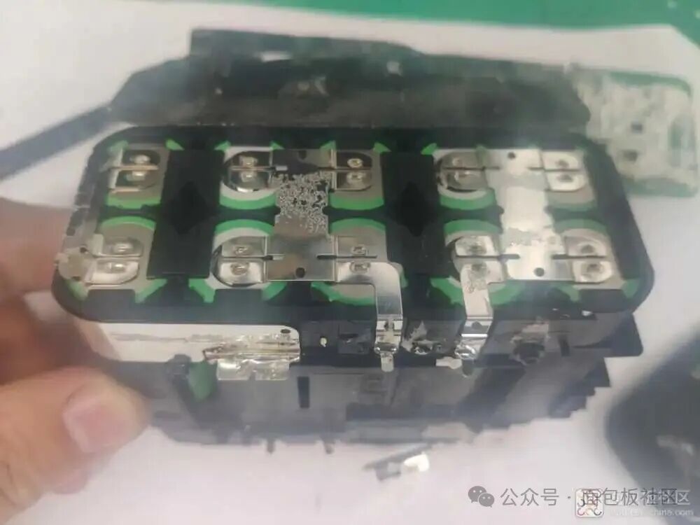 开始拆解电池组