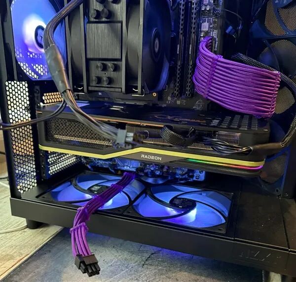 装机后的RGB灯效展示