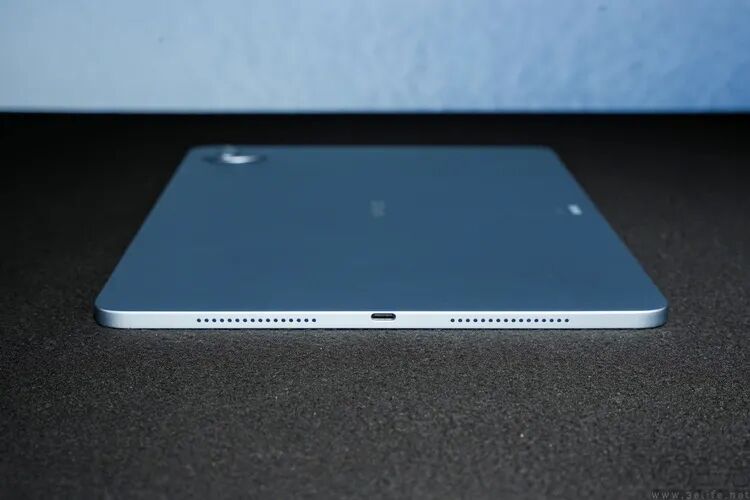 vivo Pad 6 Pro接口与扬声器开孔特写