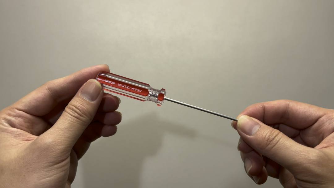 手拿注射器图片