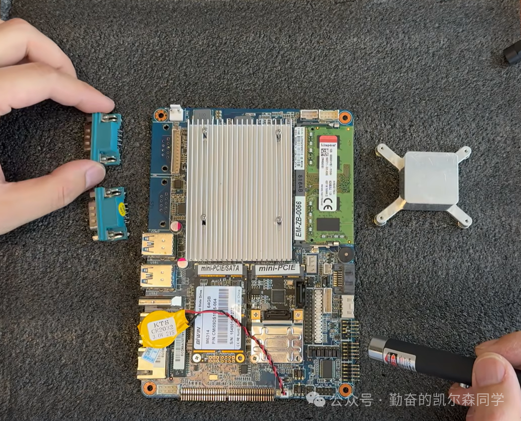 用于搭建的i3-6100U工业主板特写