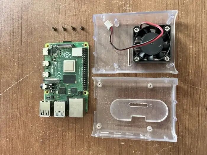 带风扇的树莓派散热外壳组件