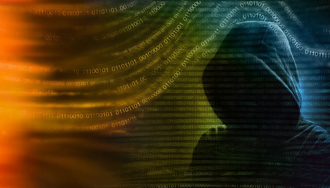 背景为二进制代码的科技感人物剪影