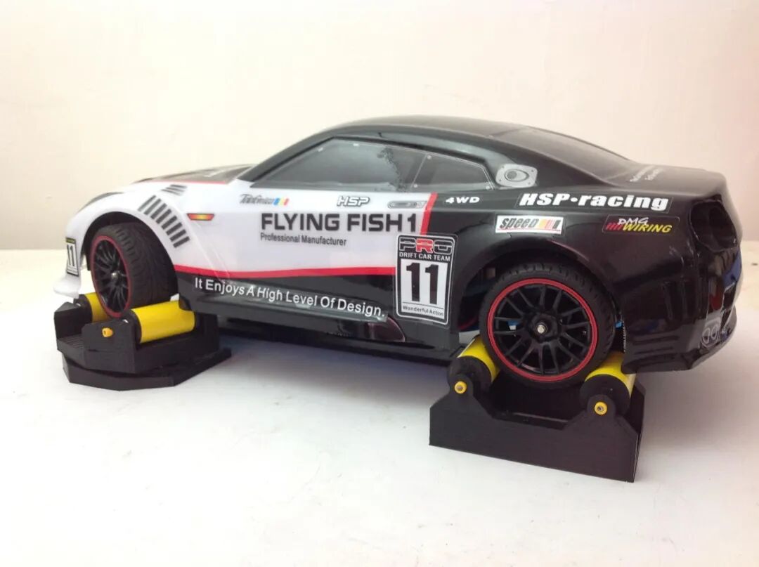 置于自制跑步机上的测试小车