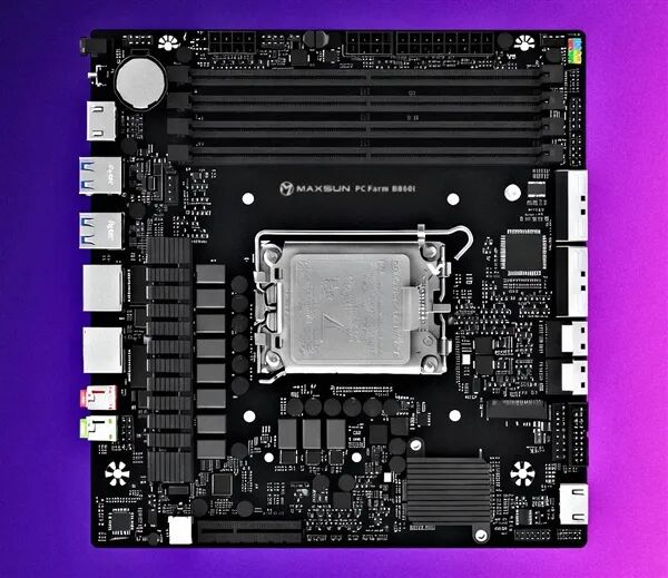 MS-PC Farm B860I 主板俯视图,可见紧凑布局和多条内存插槽